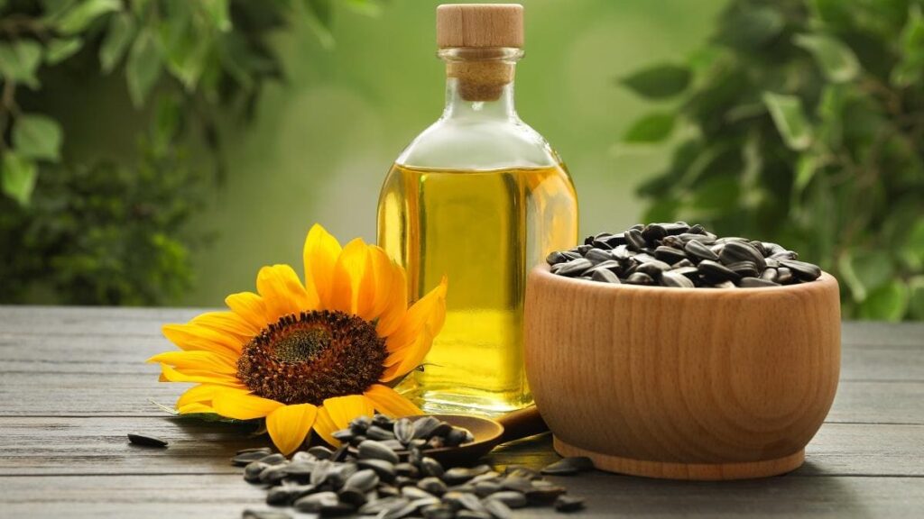 Óleo de Girassol AGE no Tratamento de Feridas. Óleo de girassol AGE é rico em ácidos graxos essenciais contém triglicerídeos de cadeia média, vitaminas A e E.É um produto emoliente hidratante que acelera a cicatrização e previne lesões.